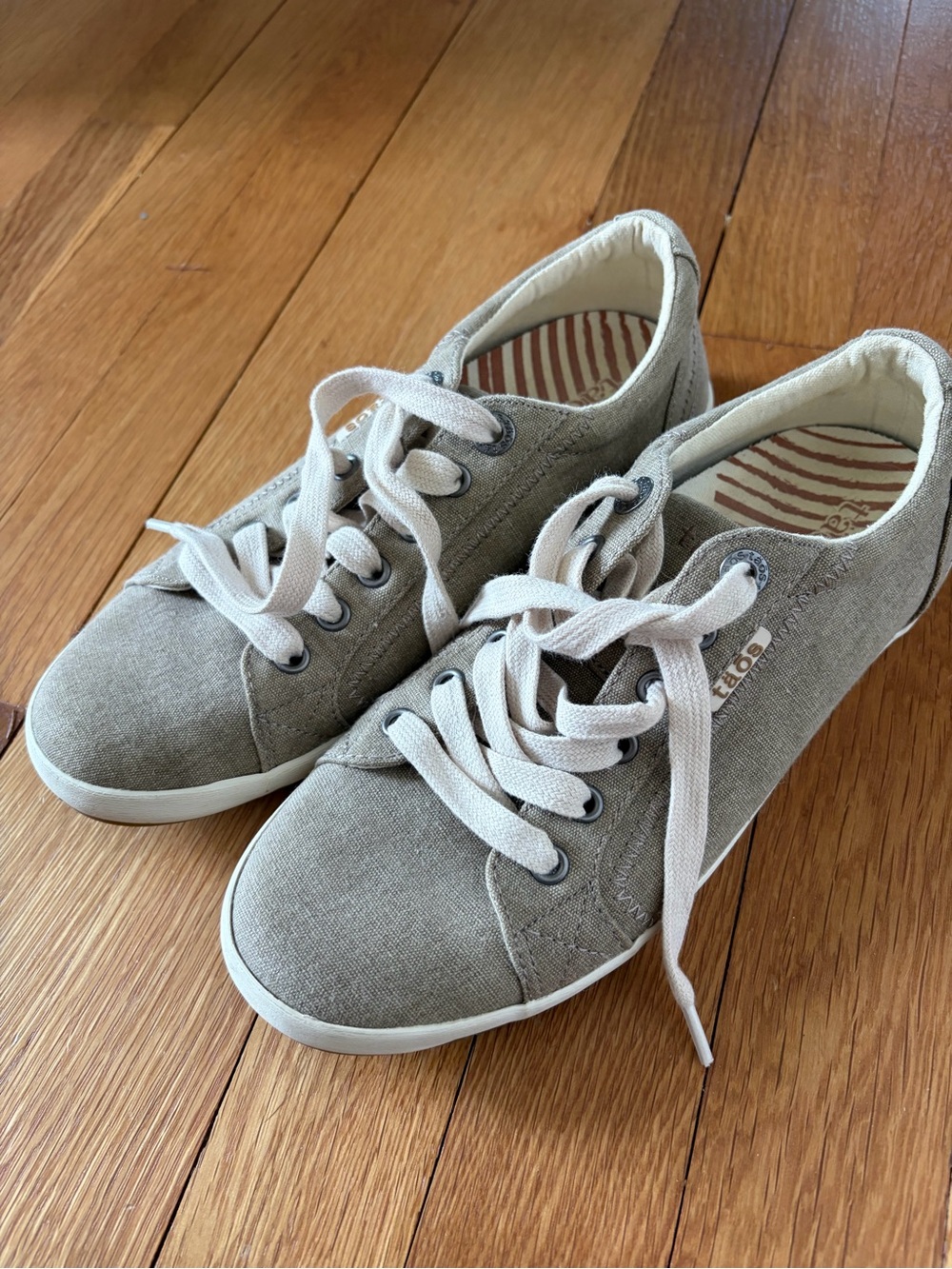 Taos Star Women's Canvas Sneakers Light Gray sz8 removable curves & pods footbed